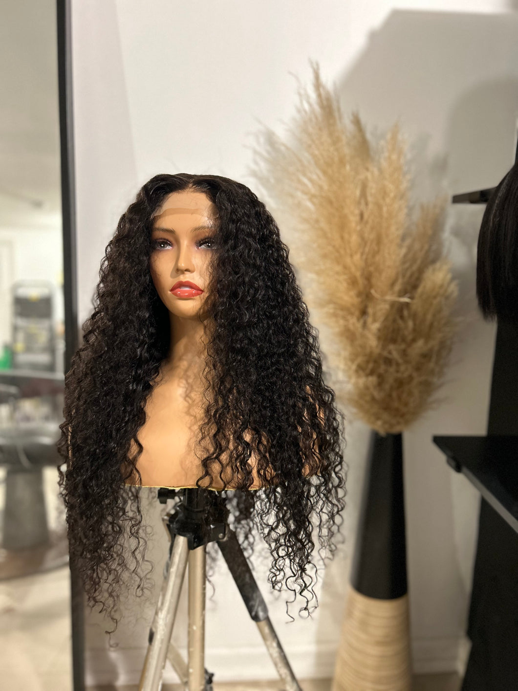 curly closure wig